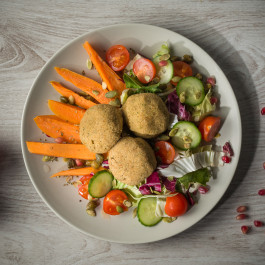 Chickpea balls salad