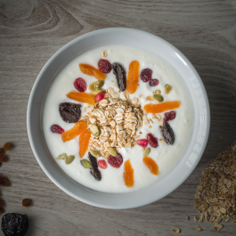 Overnight Oats with yogurt and dried fruits